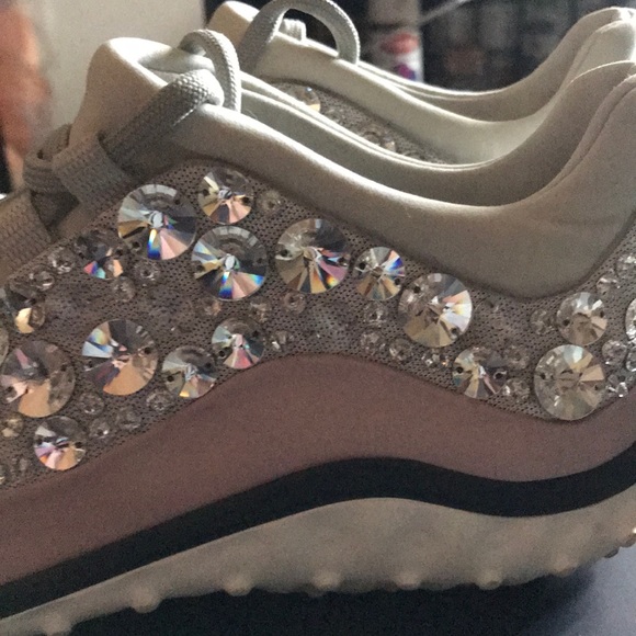 Miu Miu Astro running jewel-embellished satin snea - Picture 2 of 6